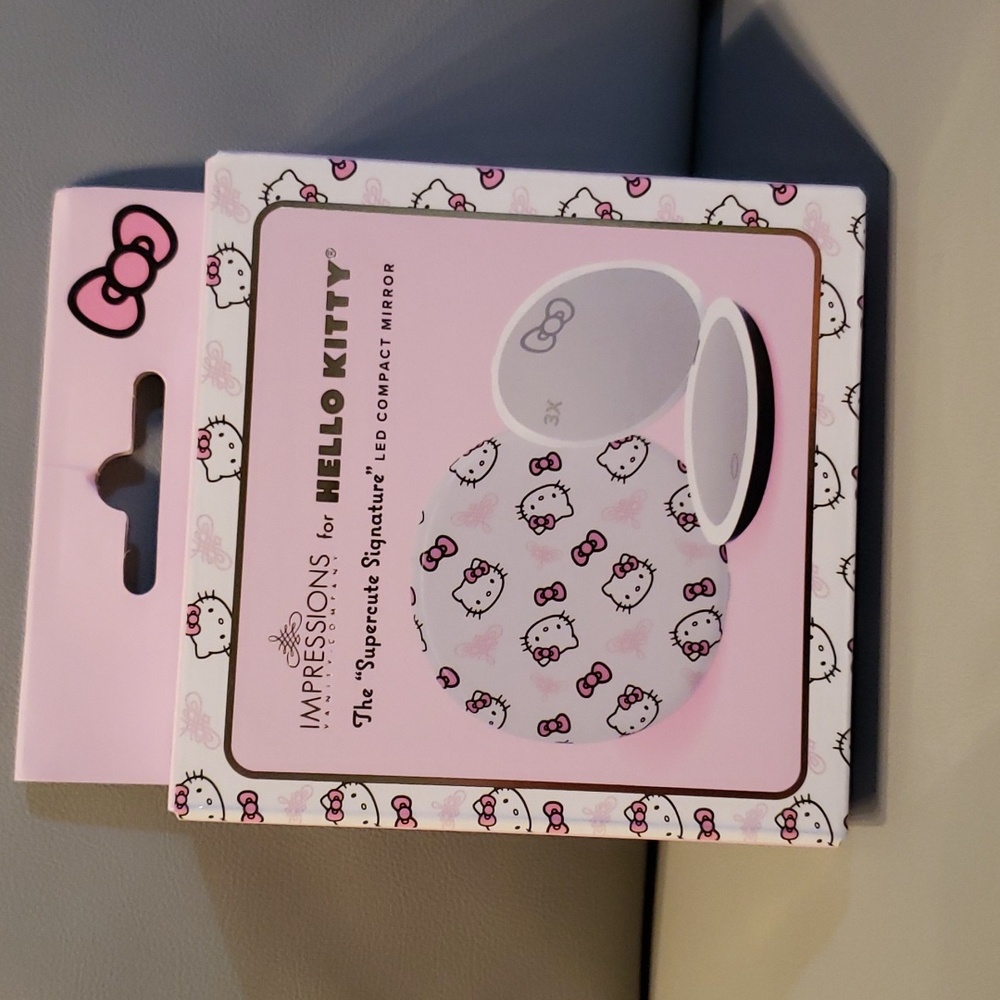 Hello Kitty white compact mirror with 3x magnification NWT